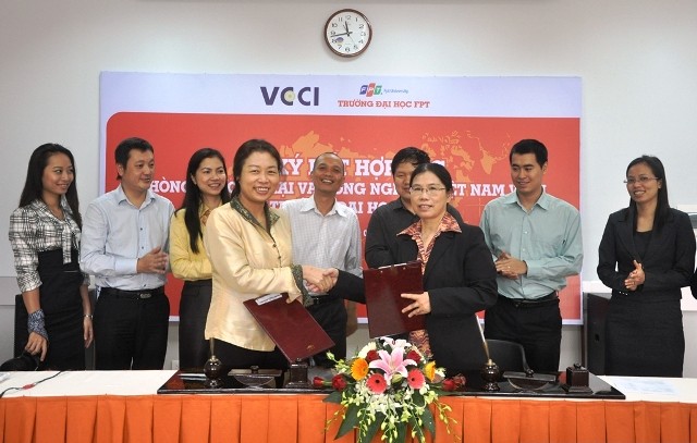 Lễ ký kết hợp tác giữa Đại học FPT và VCCTI.